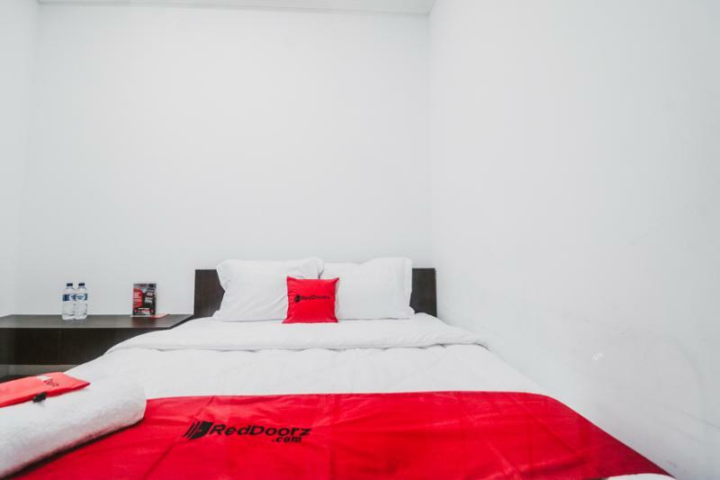 Reddoorz @ Limo Depok Hotel ภายนอก รูปภาพ